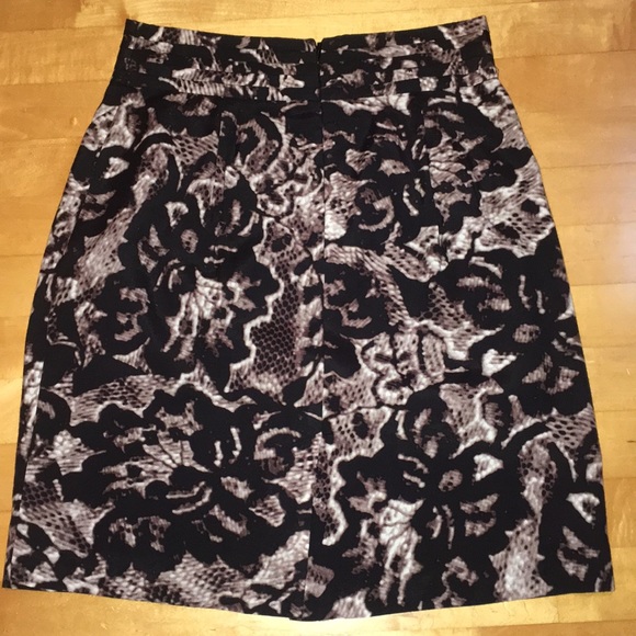 ⬇️💲Banana Republic Skirt - Picture 2 of 4